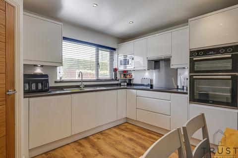 3 bedroom semi-detached house for sale, Heath Walk, Dewsbury, WF12