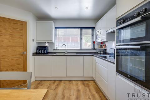 3 bedroom semi-detached house for sale, Heath Walk, Dewsbury, WF12