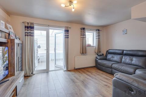3 bedroom semi-detached house for sale, Heath Walk, Dewsbury, WF12