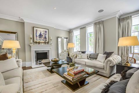 undefined, Roehampton Gate, Putney, London, SW15