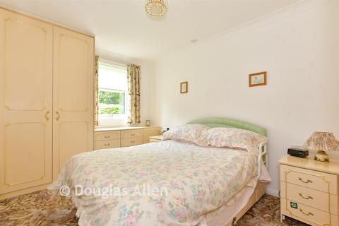 1 bedroom ground floor flat for sale, Portland Close, Romford, Essex