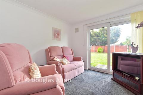 1 bedroom ground floor flat for sale, Portland Close, Romford, Essex