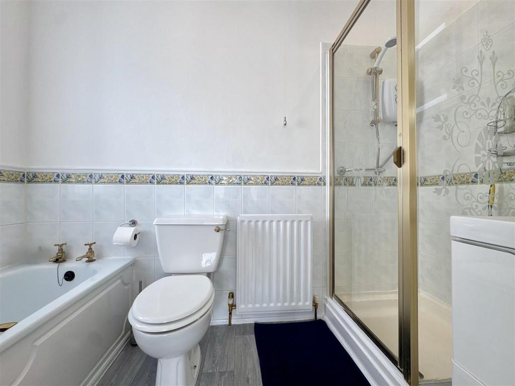 Ensuite bedroom 2 (1).jpeg