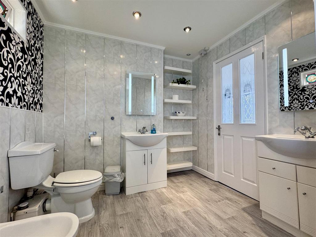 Master ensuite (1).jpeg