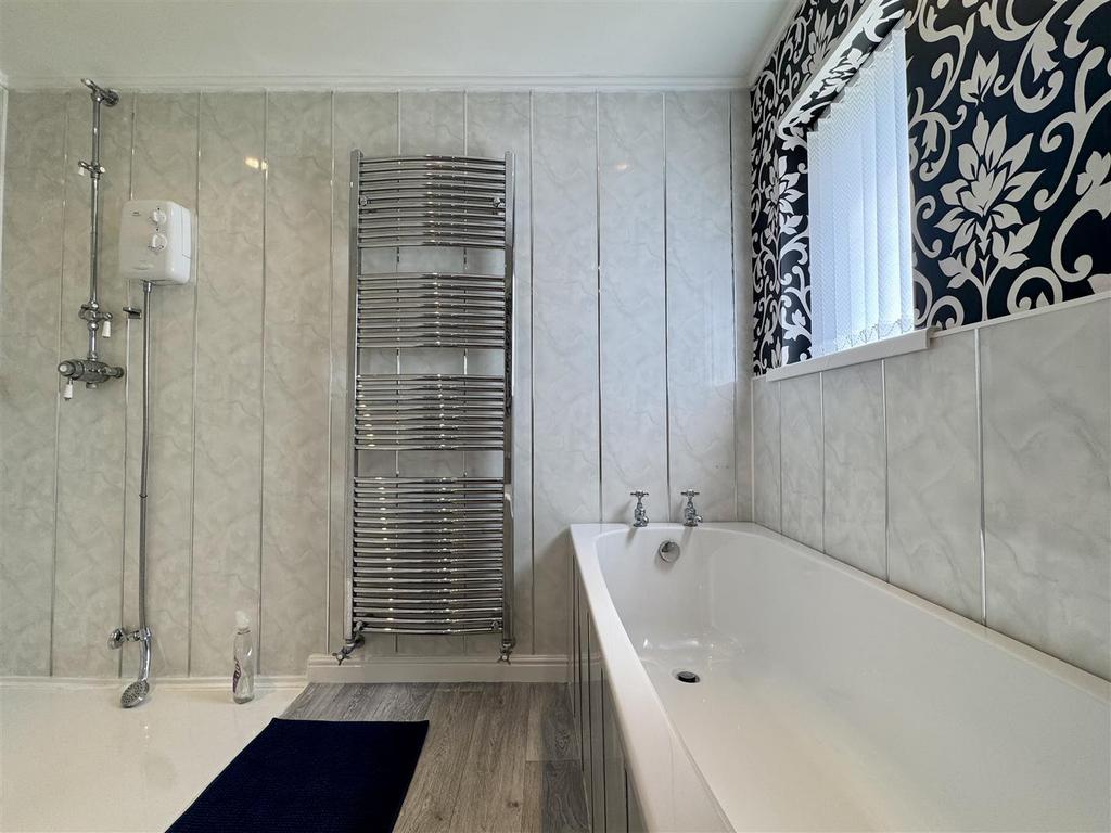 Master ensuite (2).jpeg