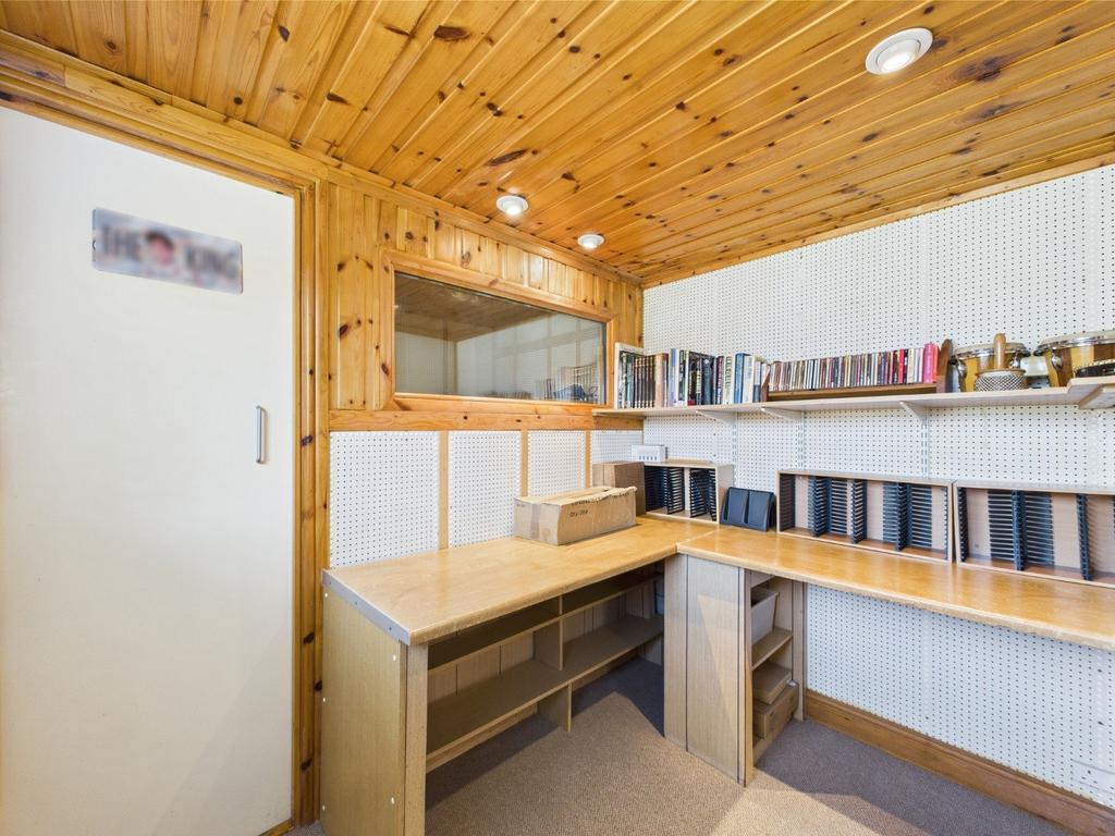 Studio/Garage