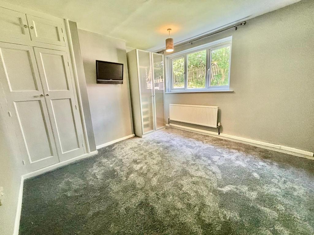 71 Greenwood Bedroom 1.jpg