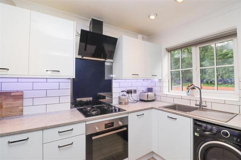 undefined, Aldershot Road, Fleet GU52