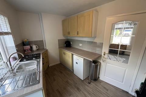 2 bedroom terraced house to rent, Chelford Road, MACCLESFIELD