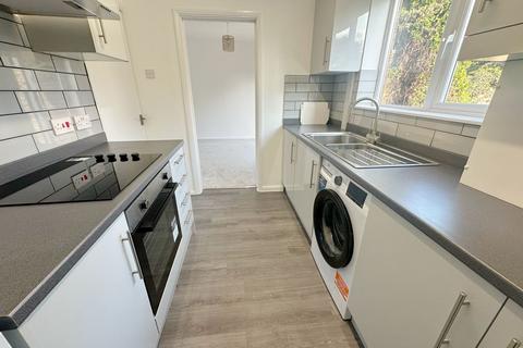 3 bedroom semi-detached house to rent, Needwood Road, Bedford MK41