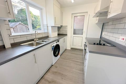 3 bedroom semi-detached house to rent, Needwood Road, Bedford MK41