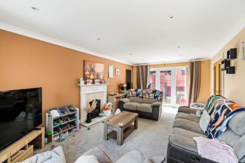 13 Badgers Rise, Dover, CT17 0TL