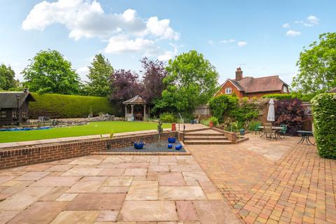 6 Cookham Dene Close, Chislehurst, BR7 5QW