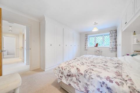 6 Cookham Dene Close, Chislehurst, BR7 5QW
