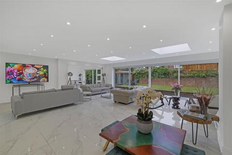 4 bedroom detached house for sale, Sackville Close, Harrow