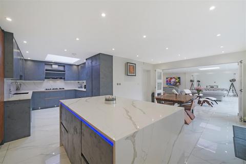 4 bedroom detached house for sale, Sackville Close, Harrow