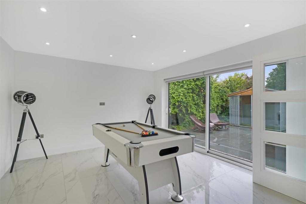4 Sackville Close - xz Rf CEhb FKus Iqbn Zu0 M.jpg