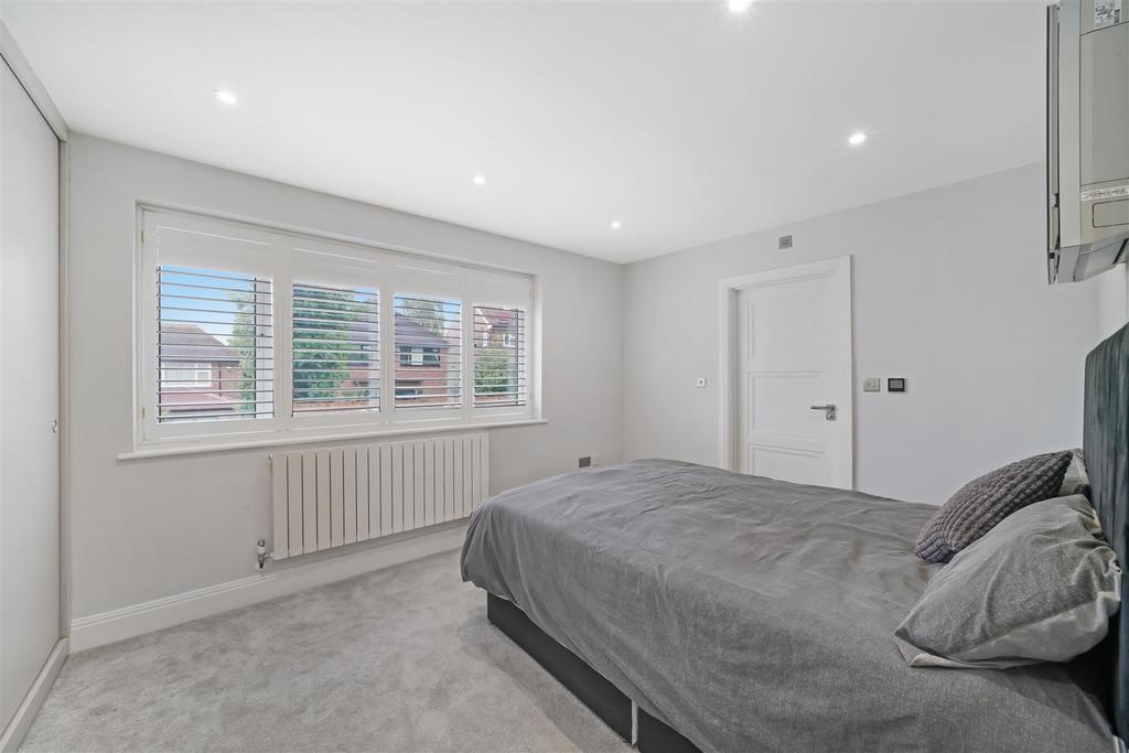4 Sackville Close - ygtx Ca Vew0 Go Mrg4 ZAEw.jpg