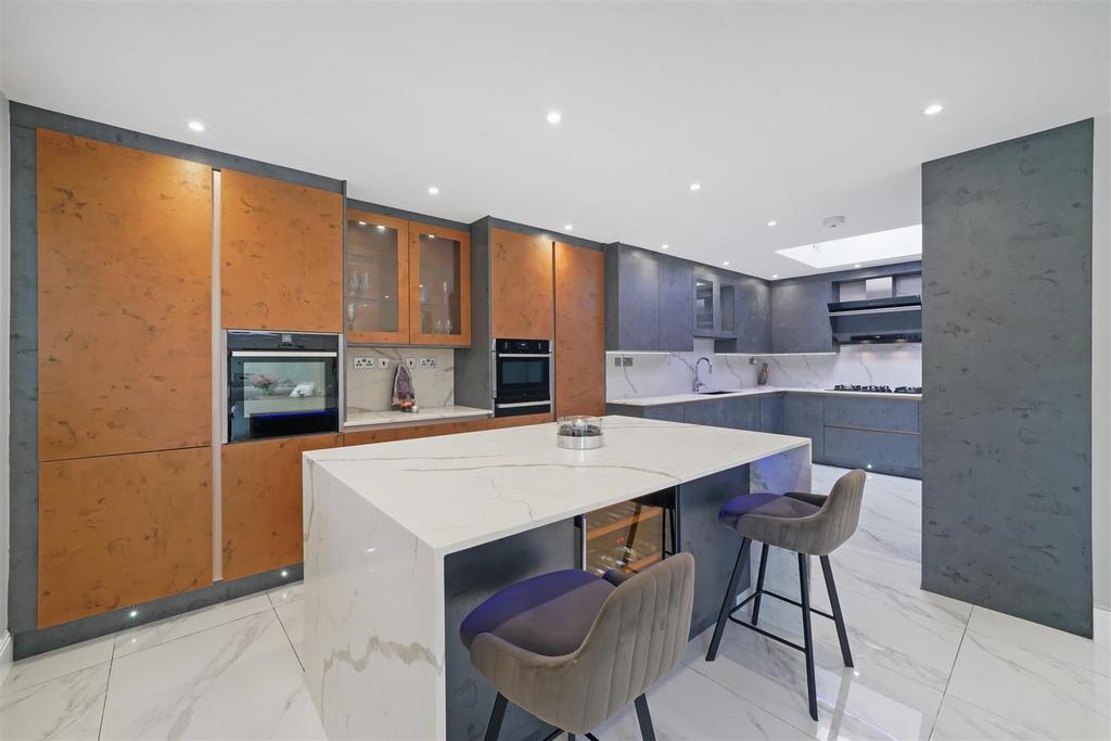 4 Sackville Close - Wkjyogz6 IWt Z3v Br O6 Uh.jpg