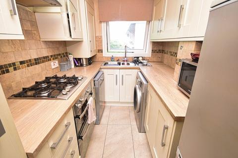 2 bedroom flat for sale, Bronte Court, Shirley B90