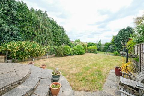 11 Waldens Close, Orpington, BR5 4JB