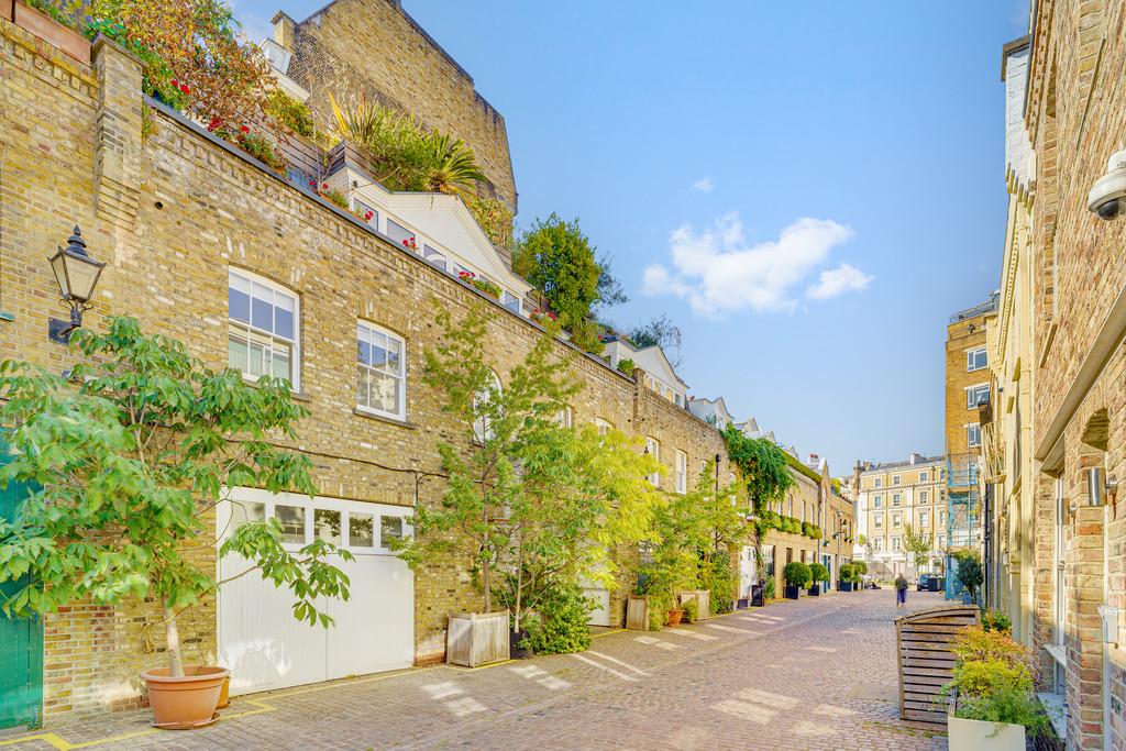 Reece Mews6-35