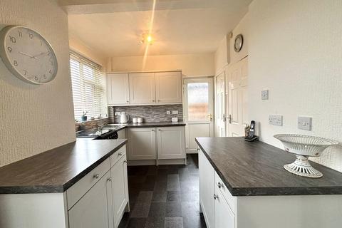 3 bedroom semi-detached house for sale, Leaventhorpe Lane, Thornton, Bradford