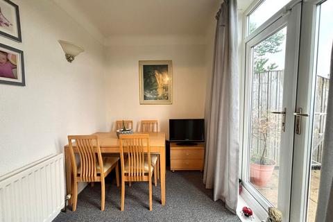 3 bedroom semi-detached house for sale, Leaventhorpe Lane, Thornton, Bradford