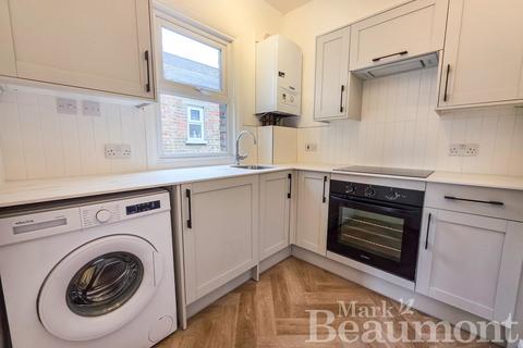 2 bedroom flat to rent, Laleham Road, Catford
