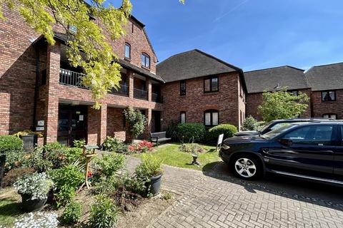 2 bedroom apartment for sale, Quaker Lane, Waltham Abbey