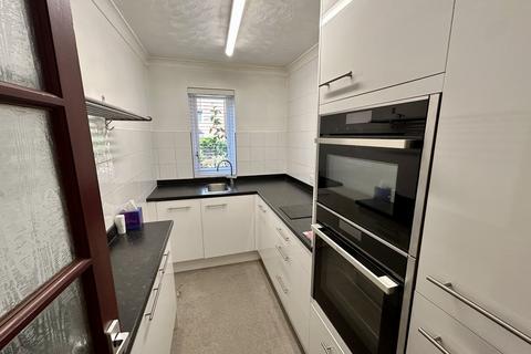 2 bedroom apartment for sale, Quaker Lane, Waltham Abbey