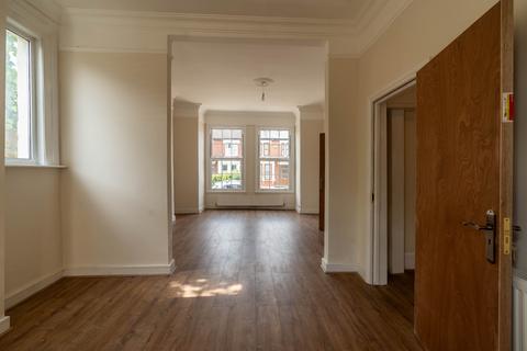 5 bedroom terraced house to rent, London N11