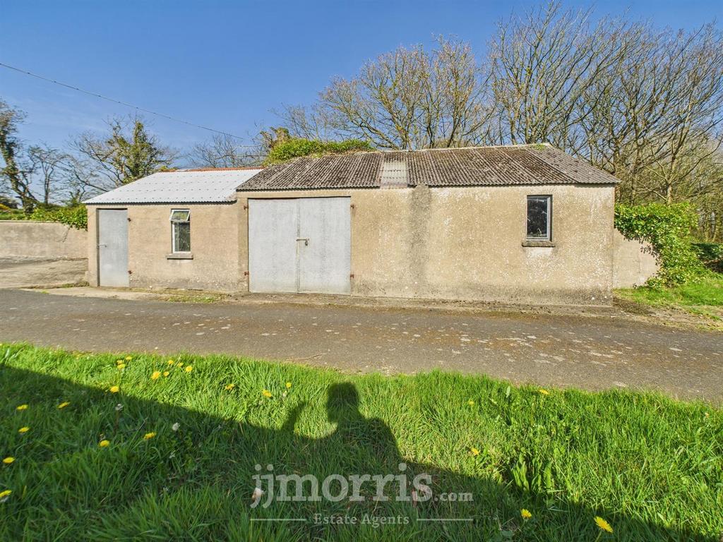 Garage/Workshop