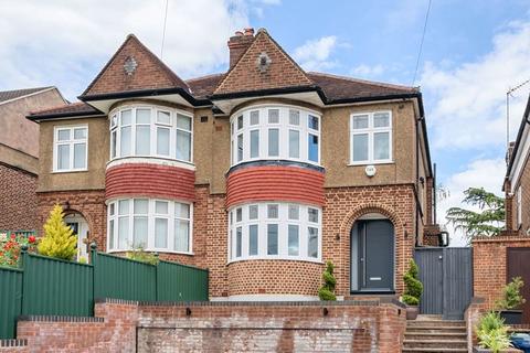 Brookside South, Barnet