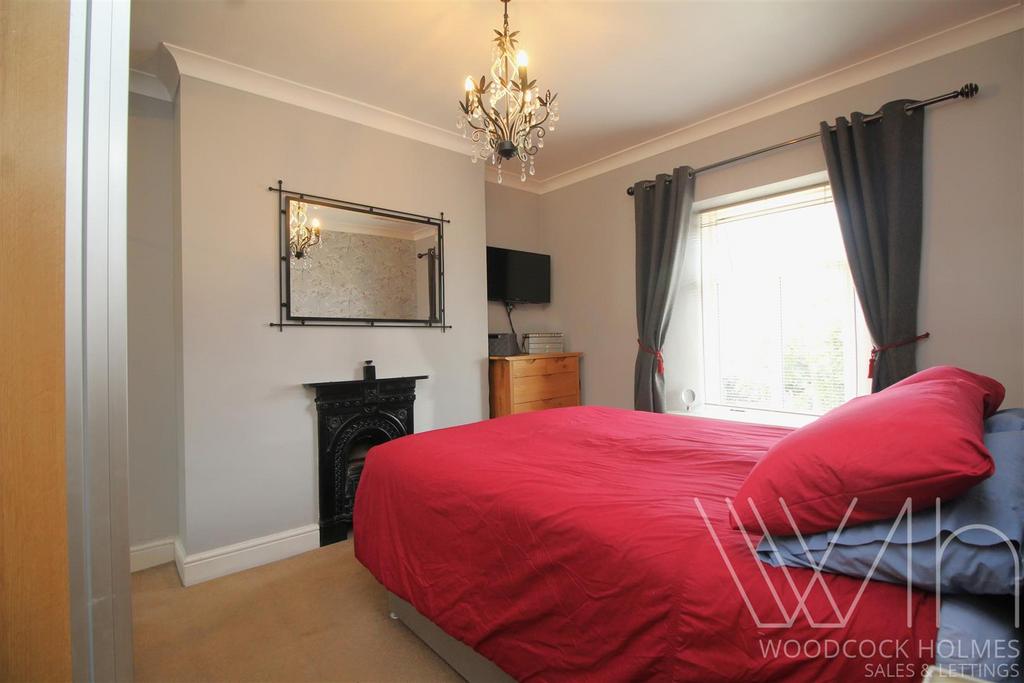 Bedroom 1 .JPG