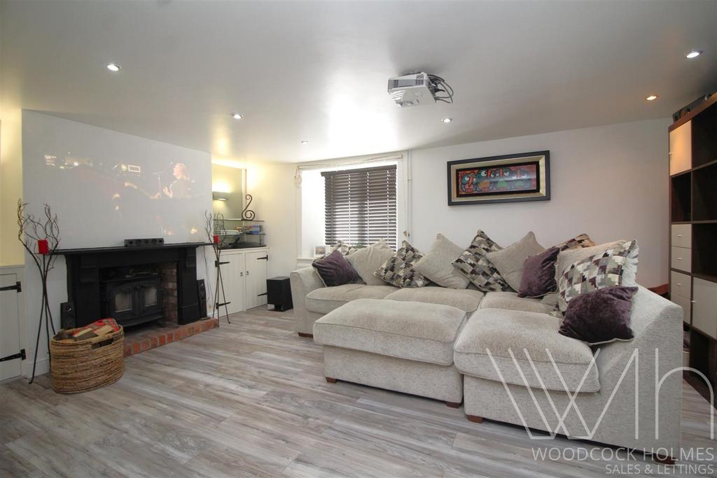 Family room 2.JPG