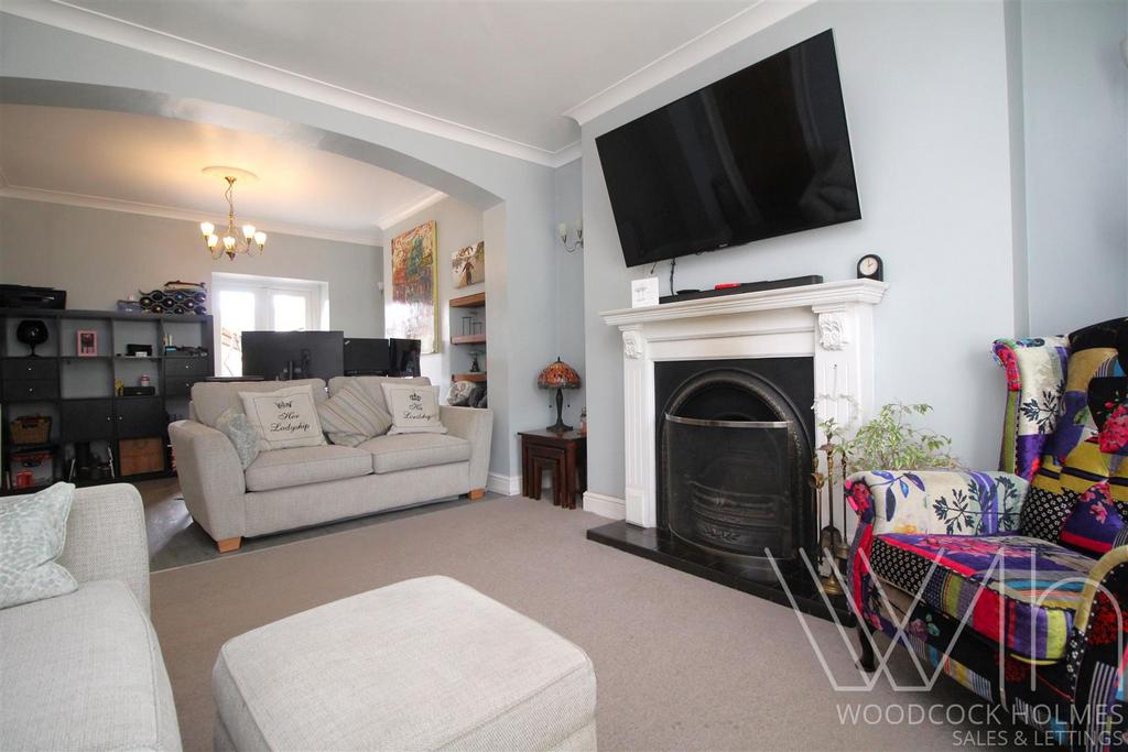 Living room 1 .JPG