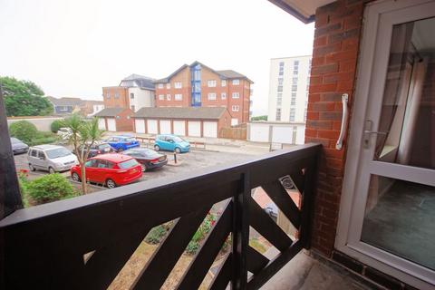 1 bedroom retirement property for sale, Hometide House, Lee-On-The-Solent, PO13