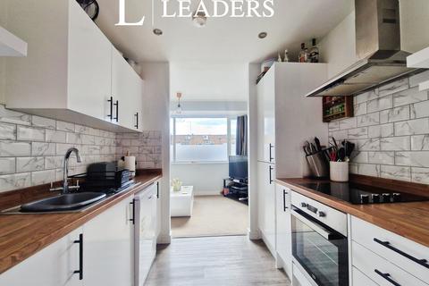 2 bedroom flat to rent, Queens Moat House, St. Edwards Way, Romford, RM1