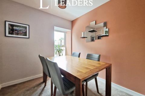 2 bedroom flat to rent, Queens Moat House, St. Edwards Way, Romford, RM1