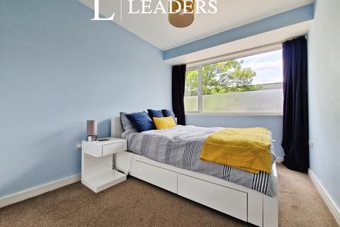2 bedroom flat to rent, Queens Moat House, St. Edwards Way, Romford, RM1
