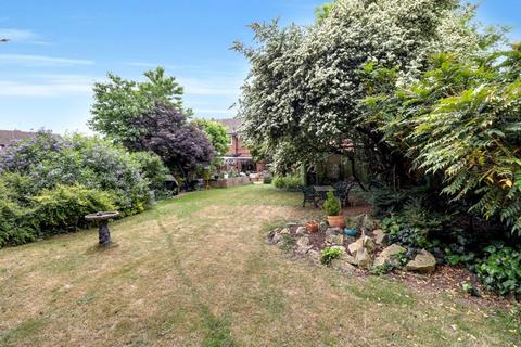 4 Field Close, Harlington, Hayes, UB3 5ND