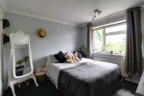 4 Field Close, Harlington, Hayes, UB3 5ND