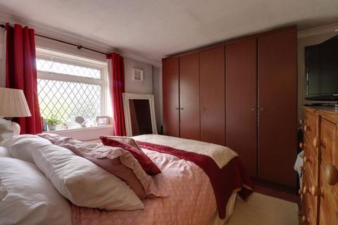 4 Field Close, Harlington, Hayes, UB3 5ND