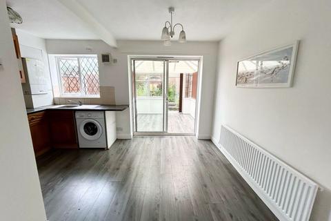 3 bedroom terraced house to rent, Lawson Street, Manchester