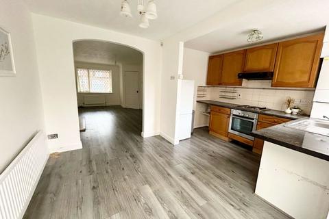 3 bedroom terraced house to rent, Lawson Street, Manchester