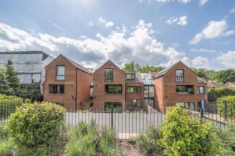 3 bedroom apartment for sale, Old Lodge Lane, Purley CR8
