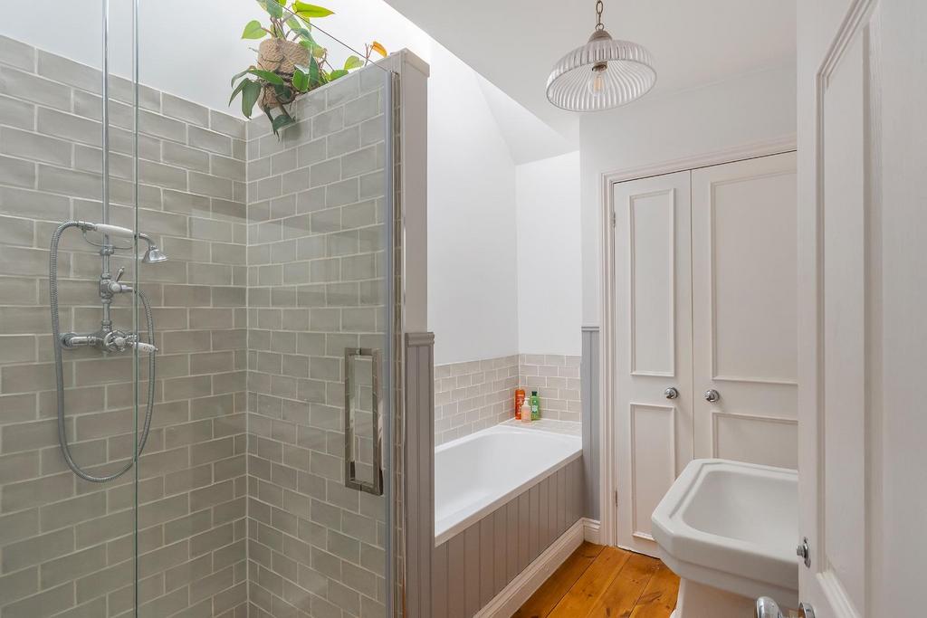 1 I1 RSE - Bathroom B.jpg