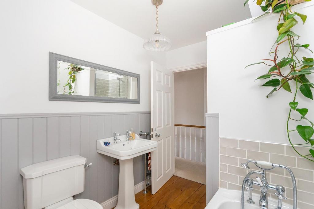 1 I1 RSE - Bathroom A.jpg