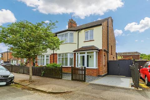 4 West Grove, Bedford, MK40 4BT